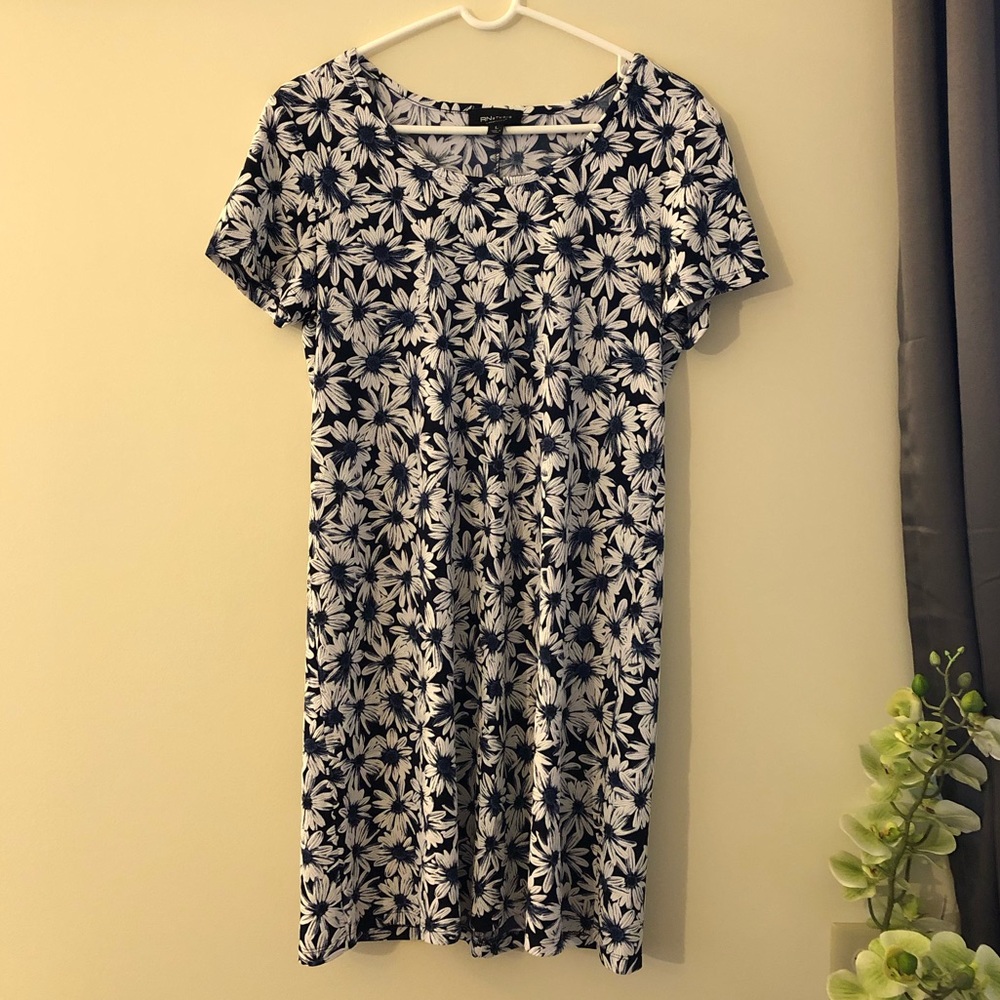 NWOT RN studio dress